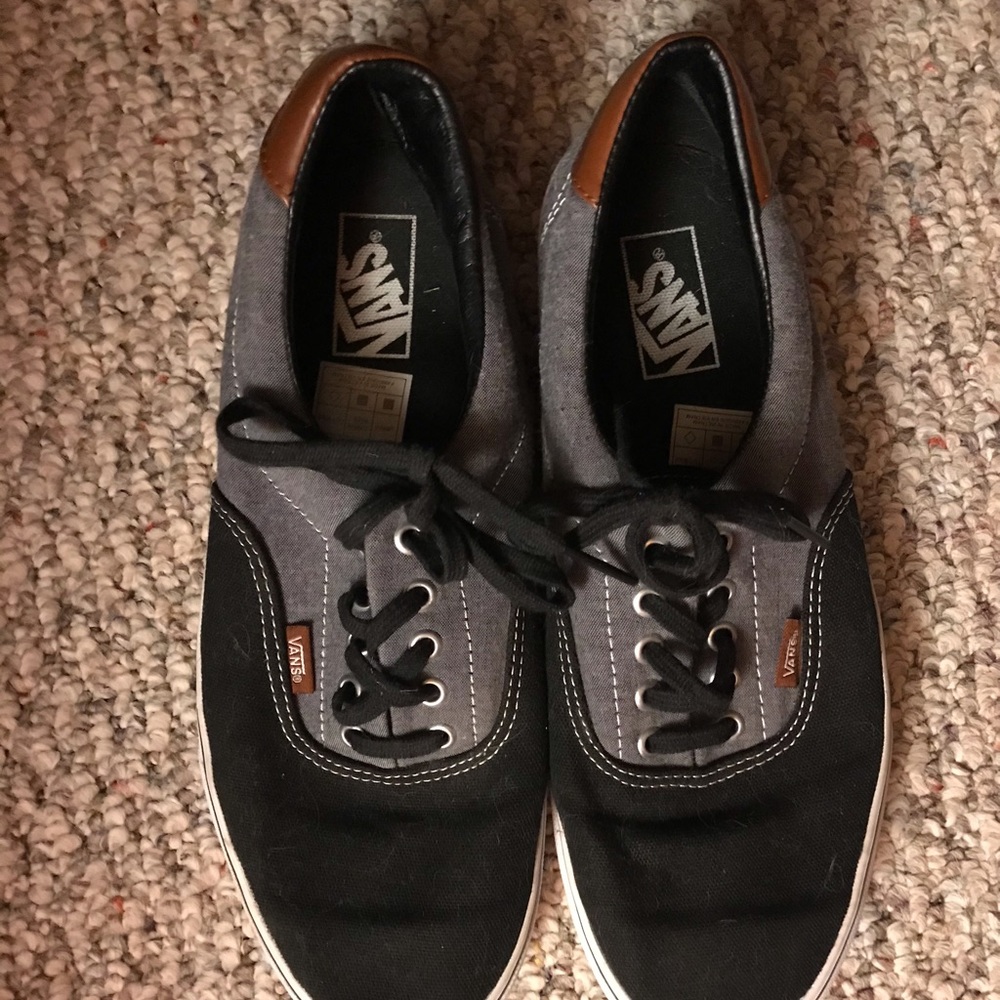 Unique Men’s Vans grey and black with leather lip